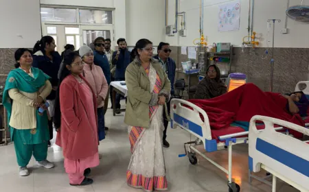 Etah News : राज्य महिला आयोग की सदस्य रेनु गौड़ ने एटा में जाना महिलाओं  आदि का हाल चाल किए निरीक्षण