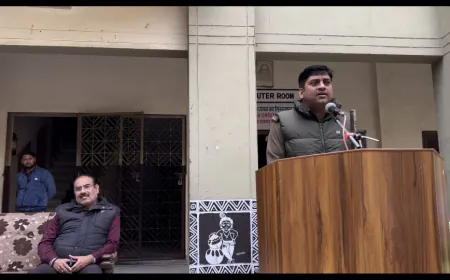 सीपी विद्या निकेतन के बच्चों को मंडी चौकी प्रभारी ने साइबर क्राइम के बारे में किया जागरूक