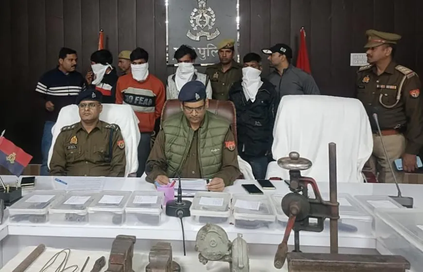 Etah News : एटा कोतवाली देहात पुलिस ने अवैध असलाह फैक्ट्री का किया भंडाफोड़, बने अधबने शस्त्र बरामद 2 गिरफ्तार