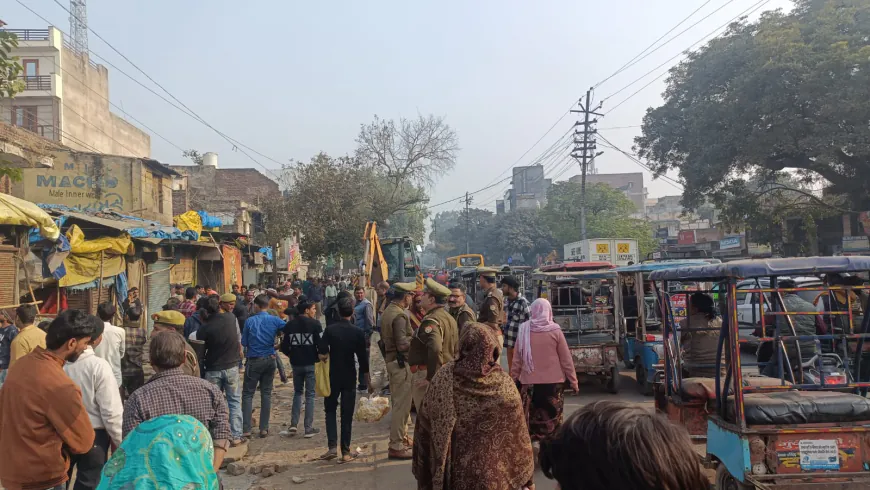 भारी पुलिस बल की मौजूदगी में ऋषि मार्केट से माया पैलेस तक हटवाया गया अतिक्रमण
