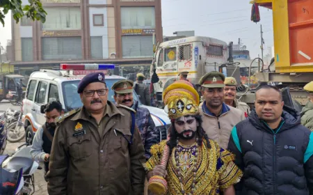 सड़क सुरक्षा– जीवन रक्षा" का मूलमंत्र समझने यमराज आए लोगों के बीच