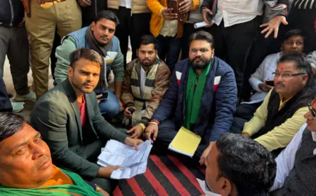 Firozabad news/ शिकोहाबाद तहसील में भारतीय किसान यूनियन भानु ने  किया घेराव, एसडीएम को समस्याओं के निदान के लिए दिया ज्ञापन।