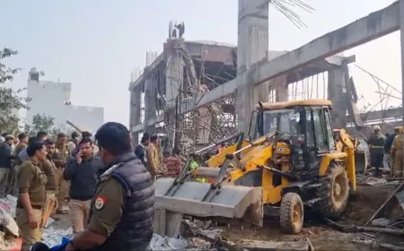 UP News : कन्नौज रेलवे स्टेशन पर निर्माणाधीन वेटिंग हॉल गिरा, 40 लोग दबे:23 मजदूरों को निकाला; 13 करोड़ की लागत से बन रहा था