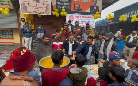 मकर संक्रांति के पर्व पर श्रद्धालुओं द्वारा जगह-जगह खिचड़ी भोज का आयोजन किया गया