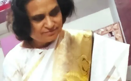 रोटियां दिखा कर भूंखे बालक को-- इतनी दूर ले गया कोई--