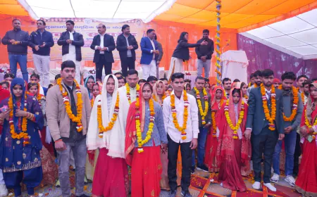 Kasganj news मुख्यमंत्री सामूहिक विवाह योजना के अंतर्गत जिले में 123 नव विवाहित जोड़े सूत्र मैं बंधे।