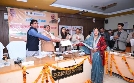 Kasganj news स्वामित्व योजना के अन्तर्गत माo प्रधानमंत्री नरेन्द्र मोदी जी का उदबोधन एवं स्वामित्व कार्ड/घरौनी वितरण कार्यक्रम सम्पन्न हुआ।