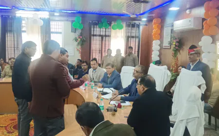 कायमगंज संपूर्ण समाधान दिवस में डीएम ने सुनी फरियादियों की फरियादें, 116 फरियादों में 14 का मौके पर निस्तारण