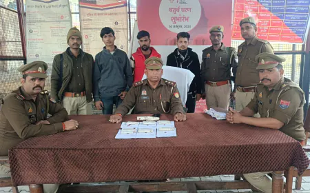 Kasganj news नेताजी सुभाष चन्द्र बोस की जयंती पर मानव श्रंखला का निर्माण एवं सड़क सुरक्षा की शपथ दिलायी गई।