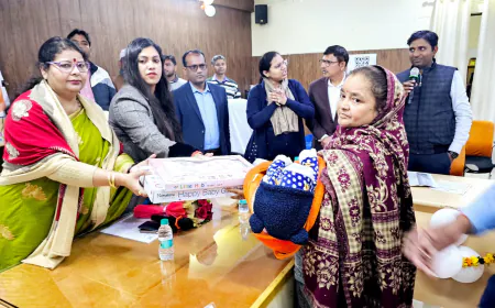 Kasganj news बेटी बचाओ बेटी पढ़ाओ योजना के अंतर्गत कन्या जन्मोत्सव का कार्यक्रम कलेक्ट्रेट सभागार में  किया गया।