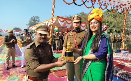 Kasganj news रिजर्व पुलिस लाइन कासगंज में गणतंत्र दिवस परेड का अयोजन कर स्मृति चिन्ह देकर सम्मानित किया गया।।