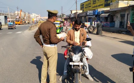 Kasganj news यातायात नियमों का उल्लंघन करने पर 2 वाहन सीज व 137 वाहन चालकों के चालान किये गये ।