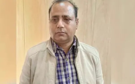 Hathras News : नगरपालिका का बाबू 50 हजार की रिश्वत लेते गिरफ्तार