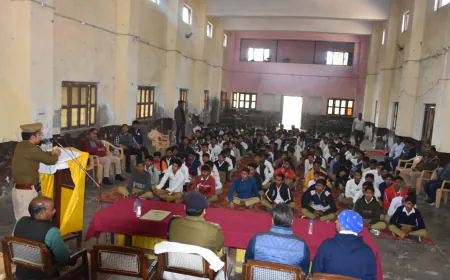 एसएसपी बने शिक्षक ने विद्यार्थियों को सोशल मीडिया, साइबर क्राइम के प्रति जागरूक करते हुए विद्यार्थियों को पढ़ाया