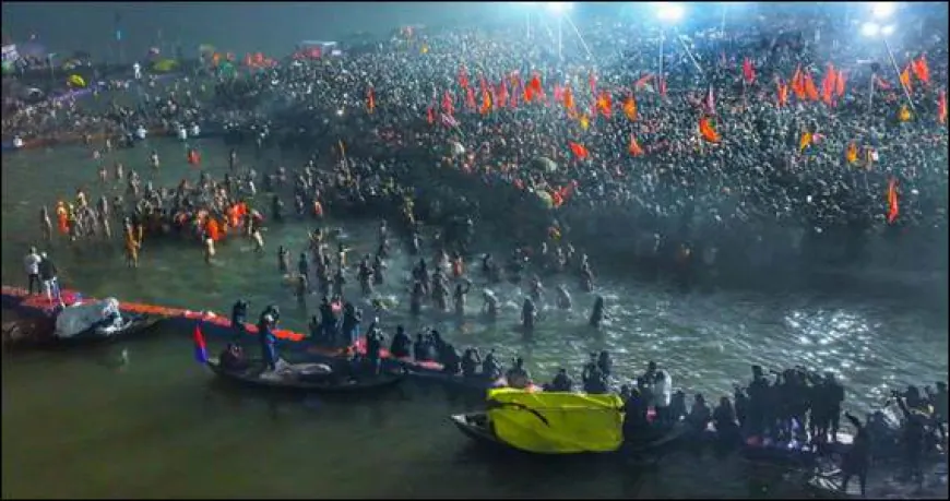 Maha Kumbh 2025: मकर संक्रांति पर संगम में श्रद्धालुओं ने लगाई आस्था की डुबकी, देखिये तस्वीरें