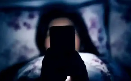 छोटे भाई को पॉर्न फ़िल्म दिखाती थी बहन, और फिर रात में ...