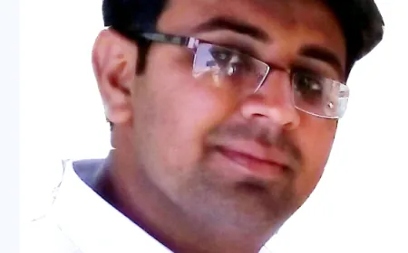 “फाइलों से फायर तक: अफसरशाही के भीतर सड़ता भेदभाव”