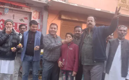 दिल्ली में भाजपा की जीत पर कायमगंज में जश्न