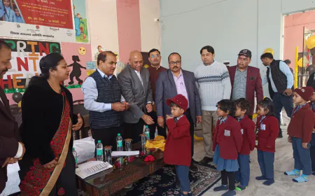 Kasganj news बच्चों को एल्बेंडाजोल की गोलियां खिलाकर राष्ट्रीय कृमि मुक्ति दिवस का किया शुभारंभ।