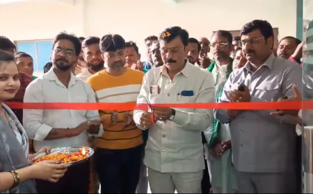 Kasganj news भाकियू स्वराज के राष्ट्रीय अध्यक्ष कुलदीप पांडे ने मेट्रो हॉस्पिटल का फीता काटकर किया उद्घाटन