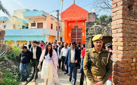 Kasganj news जिलाधिकारी मेधा रूपम ने किया  कस्तूरबा गॉधी विद्यालय का औचक निरीक्षण।