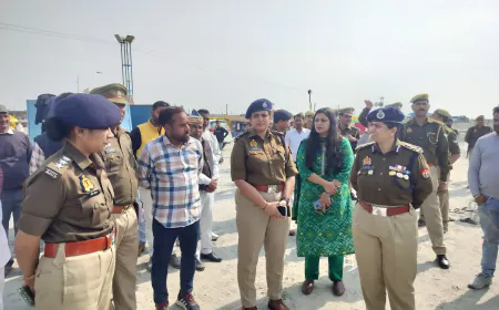 Kasganj news एडीजी व डीआईजी द्वारा कासगंज डी एम व एस पी के  साथ आगामी महाशिवरात्रि पर्व के दृष्टिगत थाना सोरों क्षेत्रान्तर्गत लहरा गंगा घाट का भ्रमण/निरीक्षण