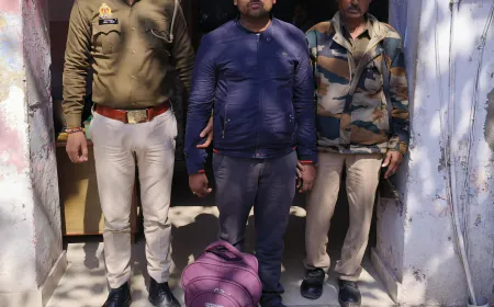 एक अभियुक्त को 32 पव्वे अवैध देशी शराब सहित गिरफ्तार