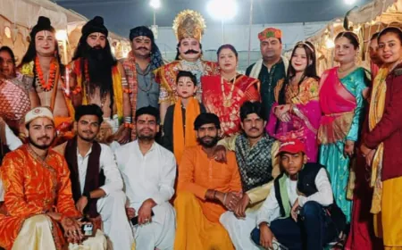 महाकुम्भ में हुनर दिखा कर वापस लौटे फर्रुखाबादी कलाकार