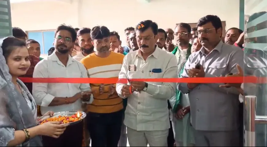 Kasganj news भाकियू स्वराज के राष्ट्रीय अध्यक्ष कुलदीप पांडे ने मेट्रो हॉस्पिटल का फीता काटकर किया उद्घाटन