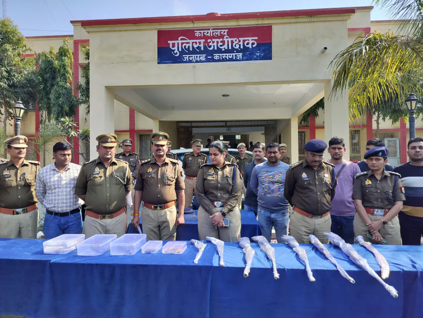 Kasganj news सहावर, एसओजी व सर्विलांस की संयुक्त टीम ने पकड़ा अवैध हथियारों का जखीरा।