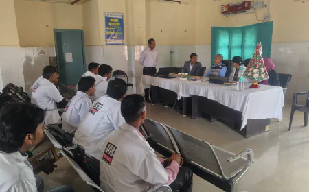 मुख्य चिकित्सा अधीक्षक और मेडिकल ऑफिसर द्वारा 102 एवं 108 एंबुलेंस सेवा की चल रही मंडल स्तरीय ई.एम.टी. ट्रेनिंग का किया निरीक्षण