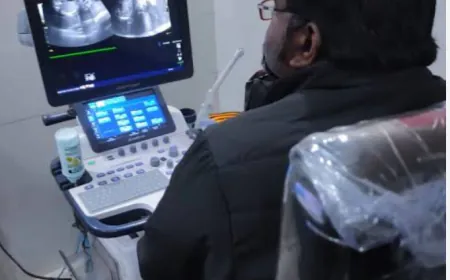 Etah News : जनपद में रेडियोलॉजिस्ट नहीं, अल्ट्रासाउंड कर रहे हैं बेरोजगार नवयुवक