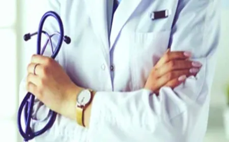 MBBS की 21 डिग्री 9 डी फार्मा वाला फिर भी  झोलाछाप डॉक्टर!