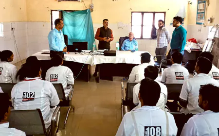 राजकीय महिला अस्पताल में चल रही 102/108 एंबुलेंस कर्मी की ट्रेनिंग में पहुंचे यूनिसेफ के डिस्ट्रिक्ट कॉर्डिनेटर