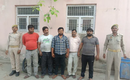 Etah पुलिस द्वारा जुआ खेलते 9 जुआरियों को 3900 रूपए व ताश के पत्तों सहित किया गिरफ्तार