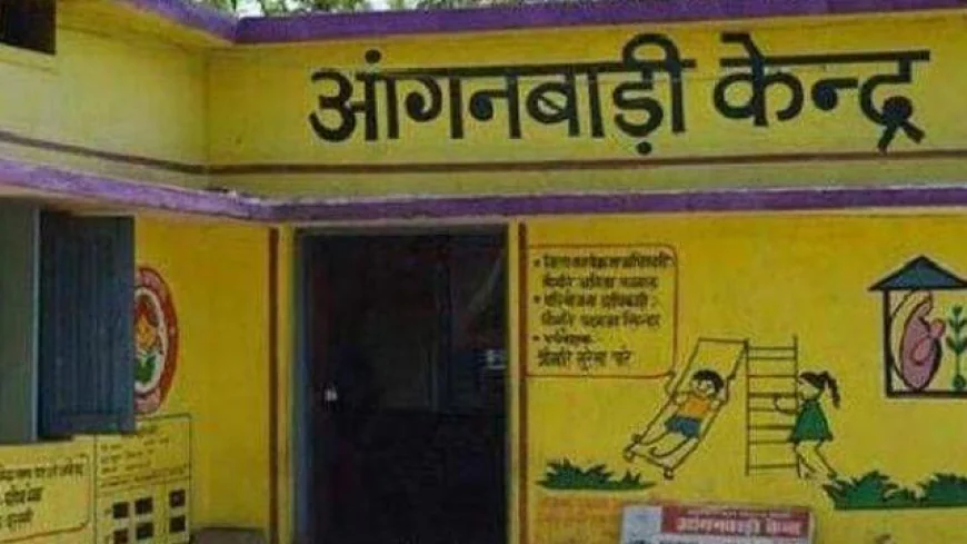 Kasganj News : उतरना की आंगनबाड़ी कार्यकत्री विमलेश दबंगई से खा रही बच्चों का राशन