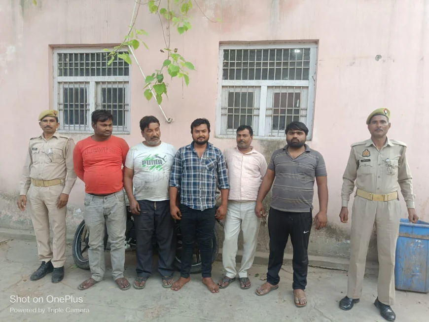 Etah पुलिस द्वारा जुआ खेलते 9 जुआरियों को 3900 रूपए व ताश के पत्तों सहित किया गिरफ्तार