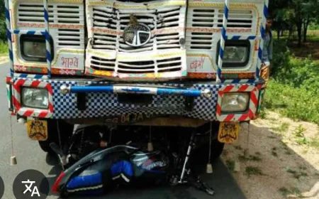 Farrukhabad News : ट्रक ने बाइक सवार तीन को रौंदा मौके पर दो की मौत एक की हालत गंभीर