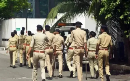 Agra News :  सपा सांसद की कोठी पर तैनात होंगे  थ्री लेयर पुलिस, खरीदे 2 हजार डंडे