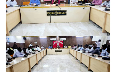 Kasganj news शिक्षा को व्यापार न बनाया जाए,डी एम मेधा रूपम की अध्यक्षता में कलेक्ट्रेट सभागार में प्रबंधकों और प्रधानाचार्यों के साथ बैठक सम्पन्न हुई।