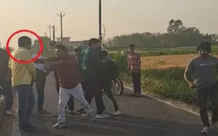 दरोगा होटल में ले गया महिला मित्र को, युवकों ने रोड पर लाकर जमकर पीटा