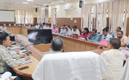 एक परिवार एक पहचान योजना के अंतर्गत फैमिली आईडी, विकास भवन में हुई मीटिंग