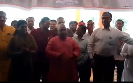 वाइट मुकेश राजपूत भाजपा सांसद  वाइट अशुतोष कुमार द्विवेदी जिला अधिकारी