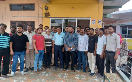 गांधी मार्केट के व्यापारियों ने समाजसेवी शराफत हुसैन को सुनाई व्यथा, मूलभूत सुविधाओं के लिए लगाई गुहार