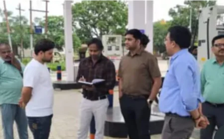 ऑपरेशन सिंदूर के बाद बखुलाया पाकिस्तान सीमा पर तनाव को देखते हो हुऐ फर्रूखाबाद में पेट्रोल पंपों को दिए निर्देश