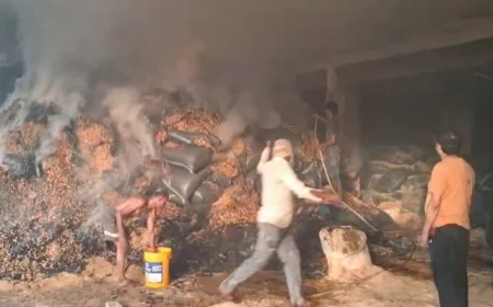 व्यापारी नेता के तम्बाकू गोदाम मे  लगी आग, लाखो का नुकसान