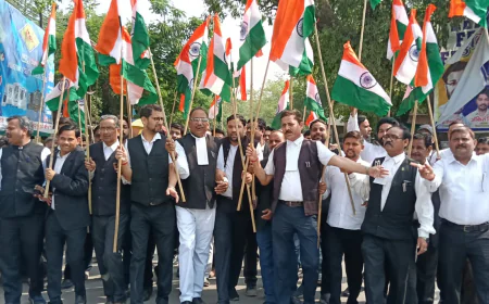 ऑपरेशन सिंदूर की सफलता पर अधिवक्ताओं ने निकाली तिरंगा यात्रा