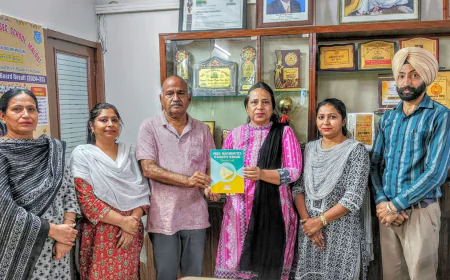 विजय गर्ग की पुस्तक का शीर्षक है, "वैदिक गणित (शिक्षक मैनुअल) प्रिंसिपल सोनिया शर्मा द्वारा लोकार्पण