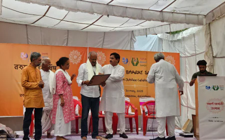 सिविल सोसायटी ऑफ आगरा के सचिव अनिल शर्मा को मिला 'नदी प्रहरी' सम्मान, जल पुरुष डॉ. राजेन्द्र सिंह ने किया सम्मानित"