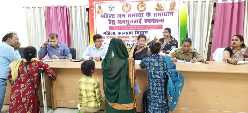 Kasganj news राज्य महिला आयोग की सदस्या रेनू गौड़ ने 20 प्रकरणों की सुनवाई कर 03 प्रकरणों को निस्तारण किया